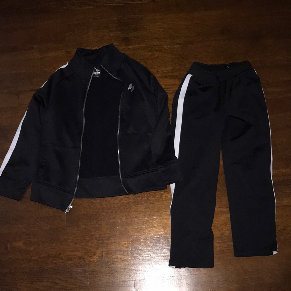 Boys track suit size small 5/6 excellent condition from children’s place